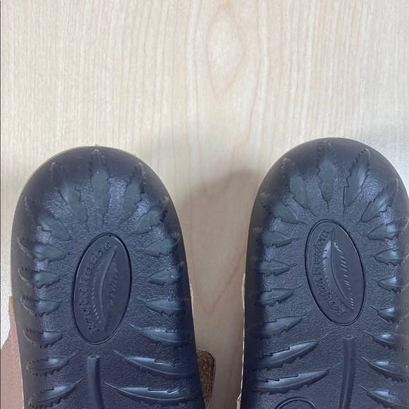 Barefoot Freedom Pink and Gold Sandals with Adjustable Straps - Picture 10 of 11